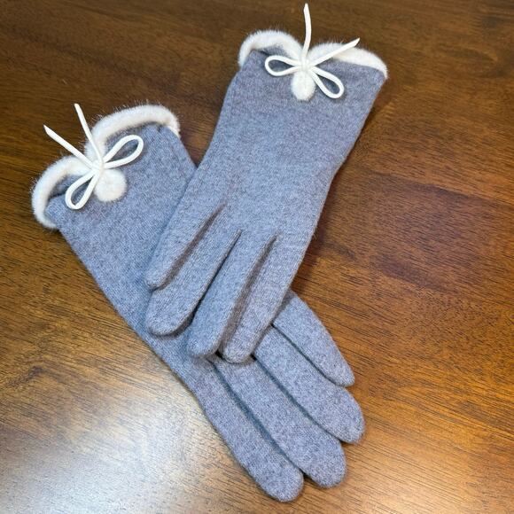 Blue White Fur Cuff Bow Touch Screen Gloves Medium - Picture 2 of 10